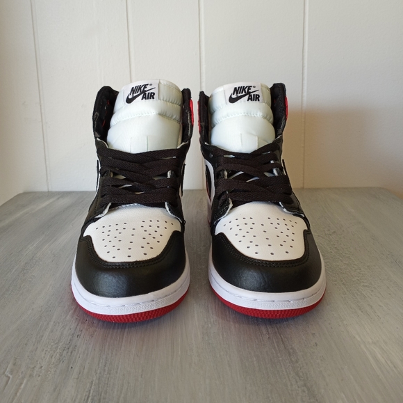 Jordan 1 Retro High Satin Black Toe 2019 Women's Size 6 - Picture 3 of 15